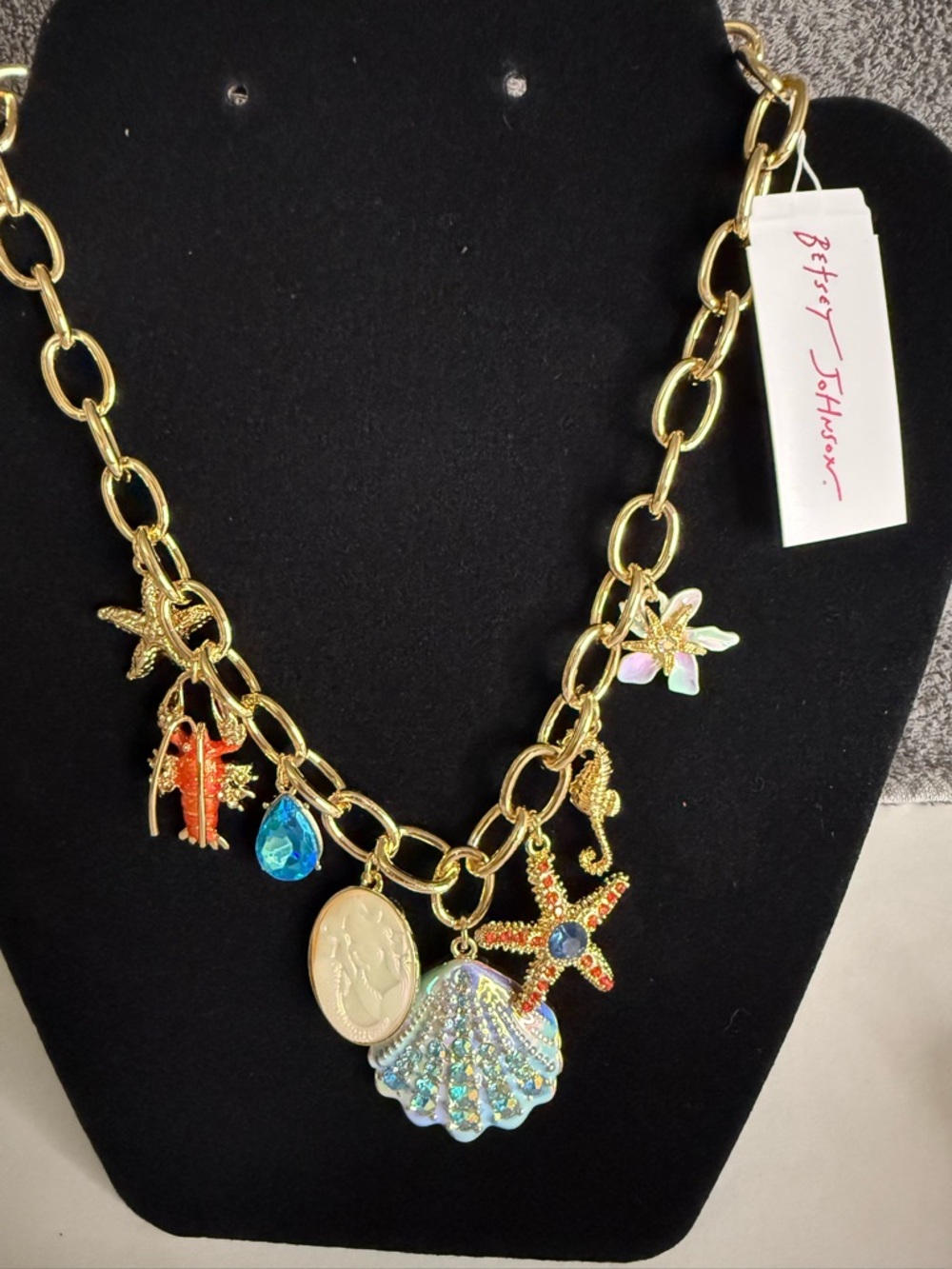 🐚Betsey Johnson Sea-life Necklace with Iridescent Shell